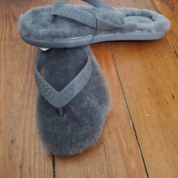 New Womens UGGs Flip flop size 5 - Picture 2 of 8